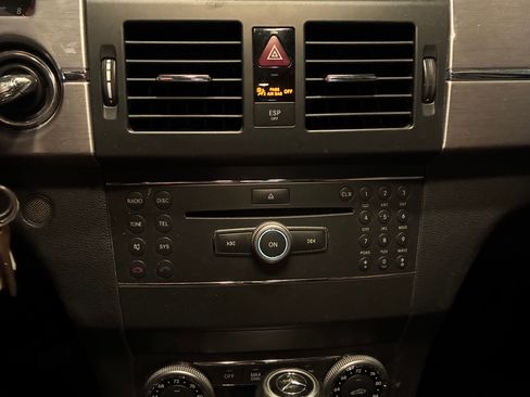 Used 2010 Mercedes-Benz GLK 350 4MATIC image 9