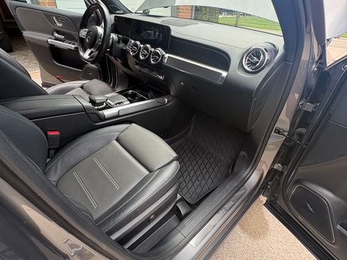 Used 2020 Mercedes-Benz GLB 250 4MATIC image 14