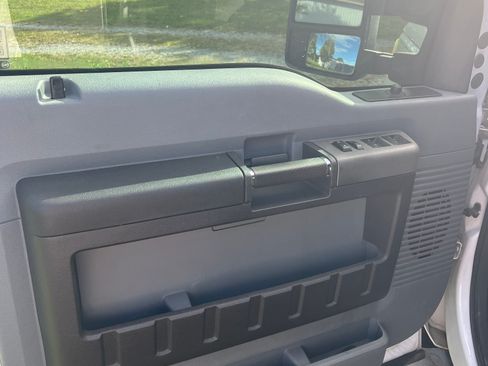 Used 2011 Ford F250 XLT w/ XLT Interior Pkg image 12