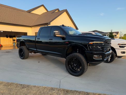 Used 2025 RAM 3500 Limited AWD/4WD image 1