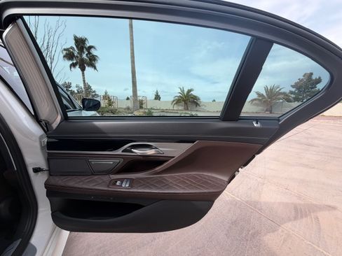 Used 2022 BMW 750i xDrive w/ Luxury Rear Seating Package image 20