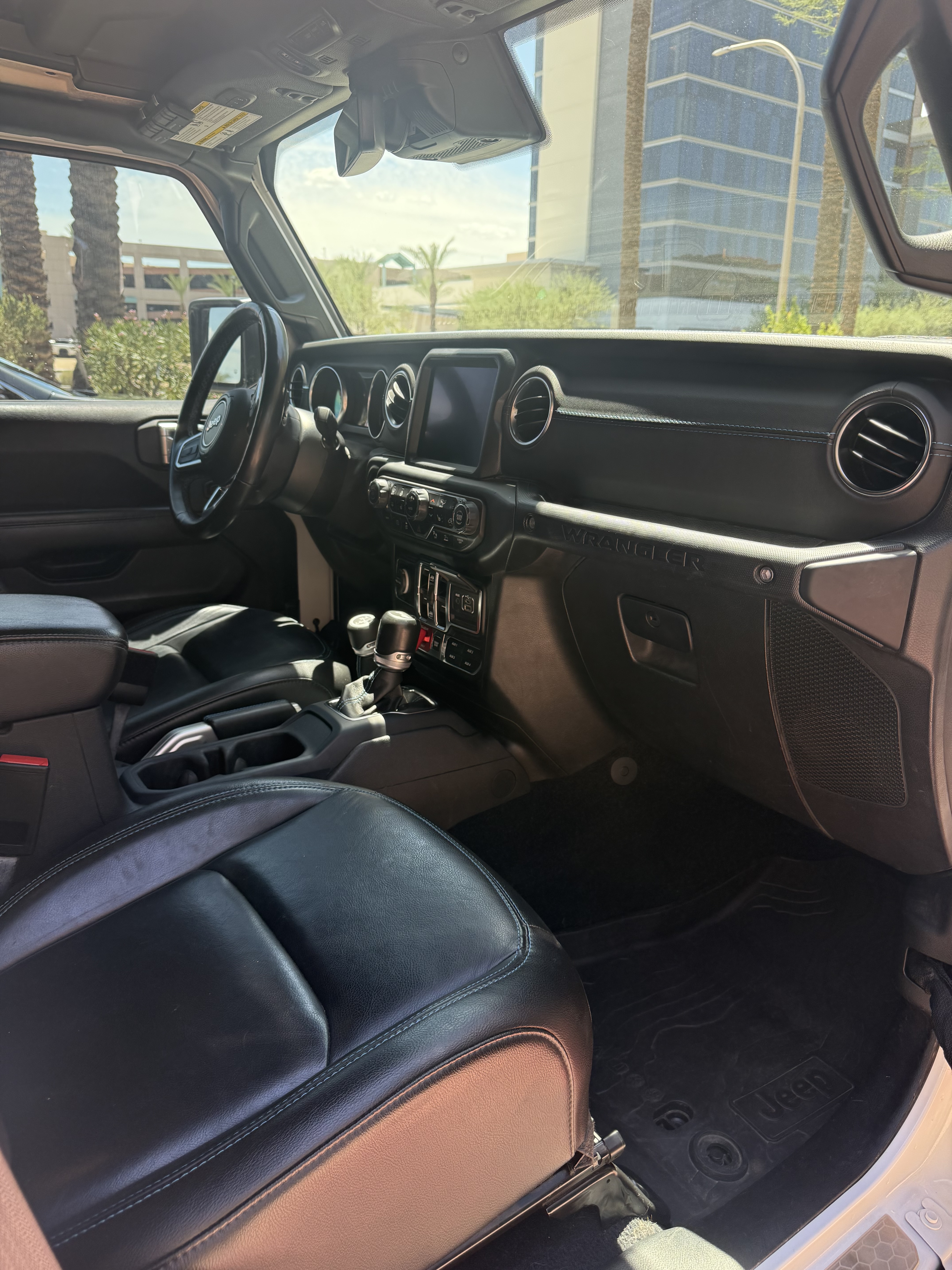 Used 2021 Jeep Wrangler Unlimited Rubicon 4xe w/ Cold Weather Group AWD/4WD image 15
