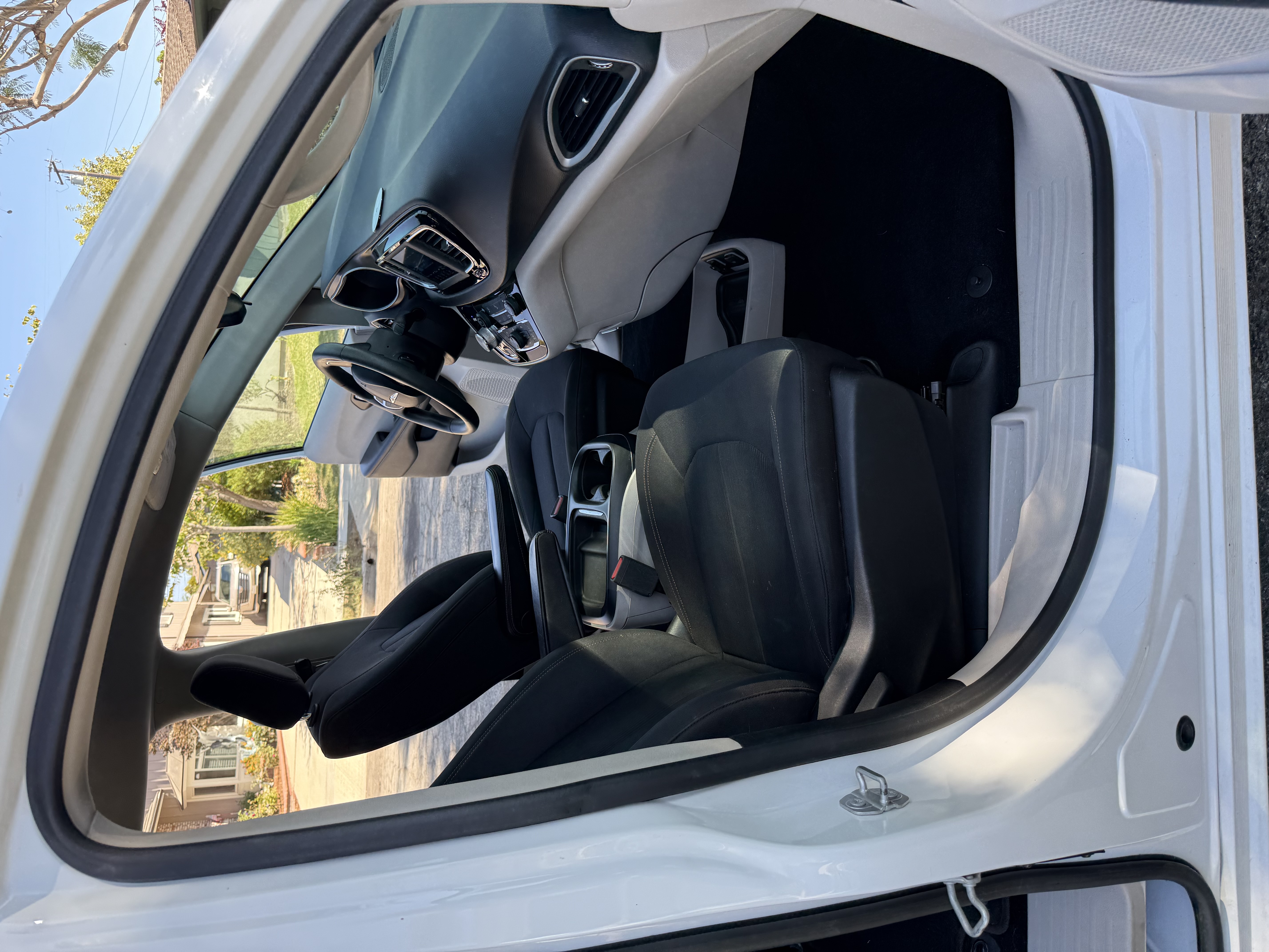 Used 2018 Chrysler Pacifica Touring Plus FWD image 11