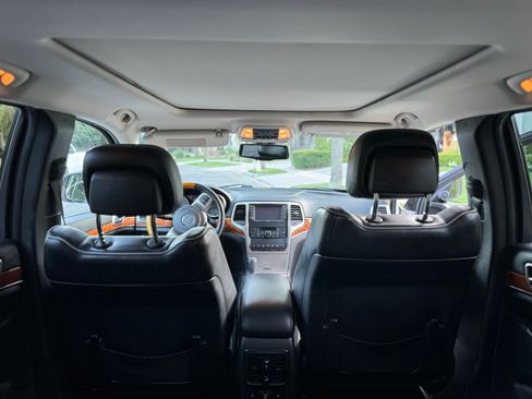 Used 2013 Jeep Grand Cherokee Overland w/ Advance Technology Group image 19