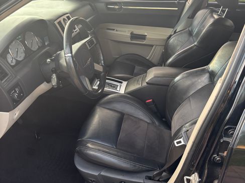 Used 2007 Chrysler 300 C w/ SRT Design Group image 4