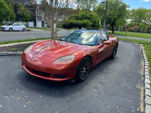 Used 2005 Chevrolet Corvette Coupe w/ Preferred Equipment Group RWD image 2