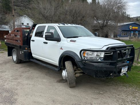 Used 2024 RAM 5500 Tradesman w/ Chrome Appearance Group image 4
