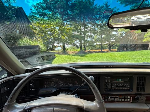 Used 1999 Buick Le Sabre Custom w/ Headliner Lighting Pkg FWD image 11