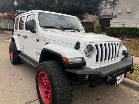 Used 2021 Jeep Wrangler Unlimited Sahara AWD/4WD image 8