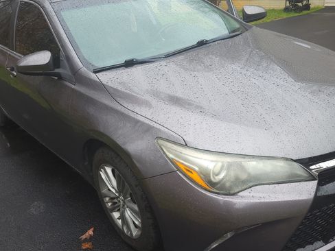 Used 2016 Toyota Camry SE image 1