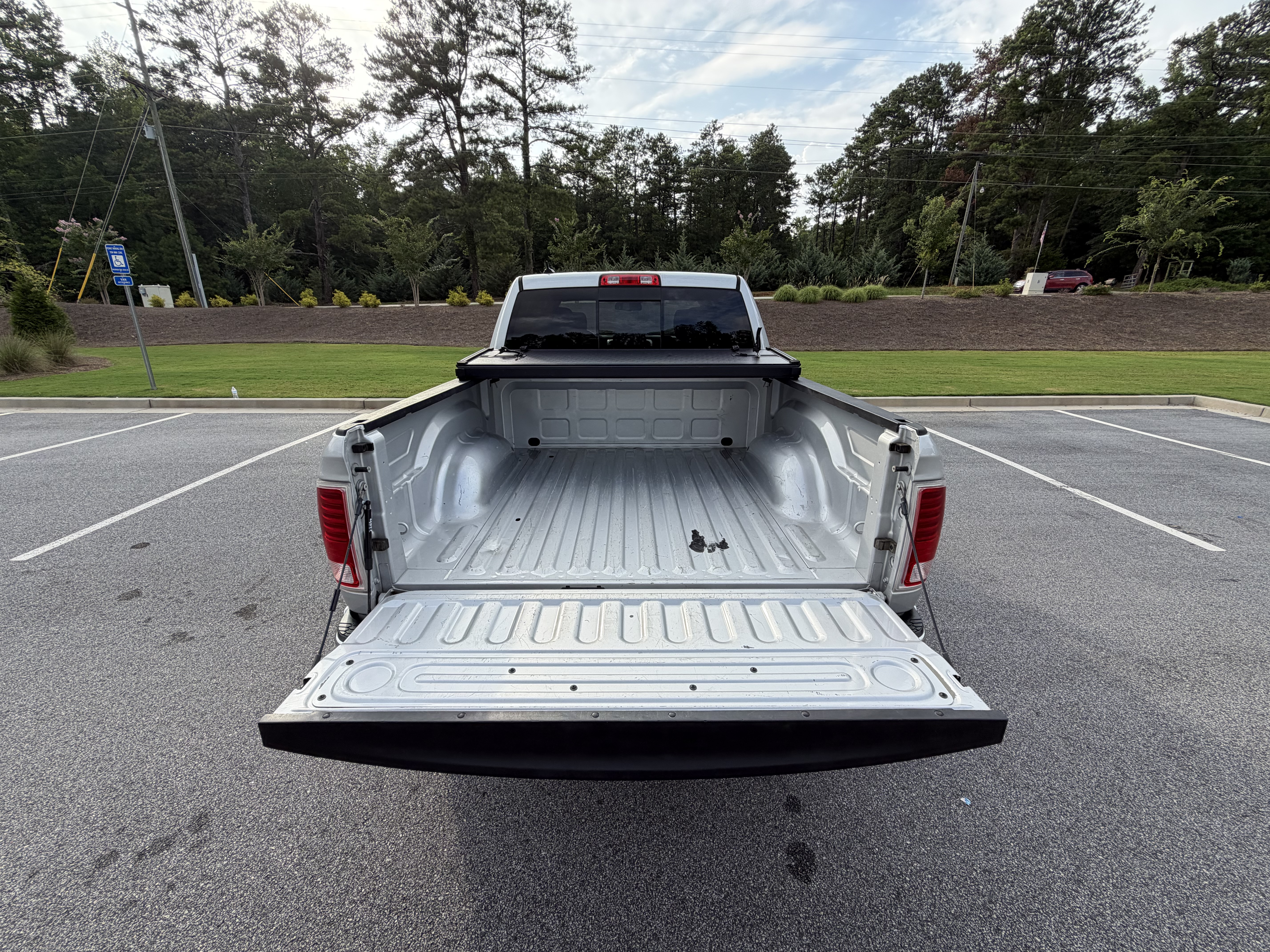 Used 2016 RAM 1500 Laramie w/ Convenience Group AWD/4WD image 12