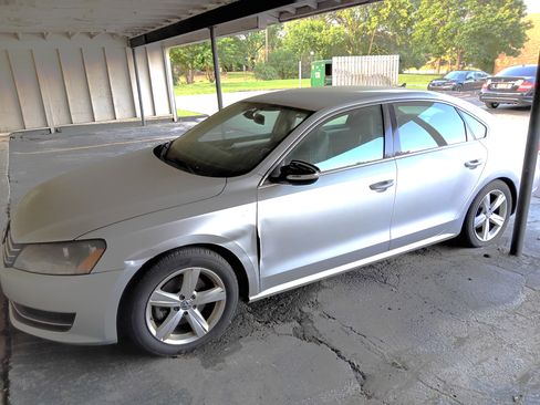 Used 2012 Volkswagen Passat 2.5 SE image 2