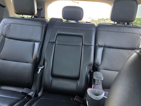 Used 2021 Ford Explorer Limited w/ Equipment Group 301A image 9