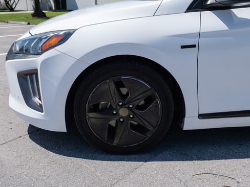 Used 2020 Hyundai Ioniq Limited image 10