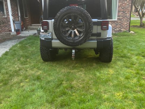 Used 2018 Jeep Wrangler Unlimited Sahara image 5