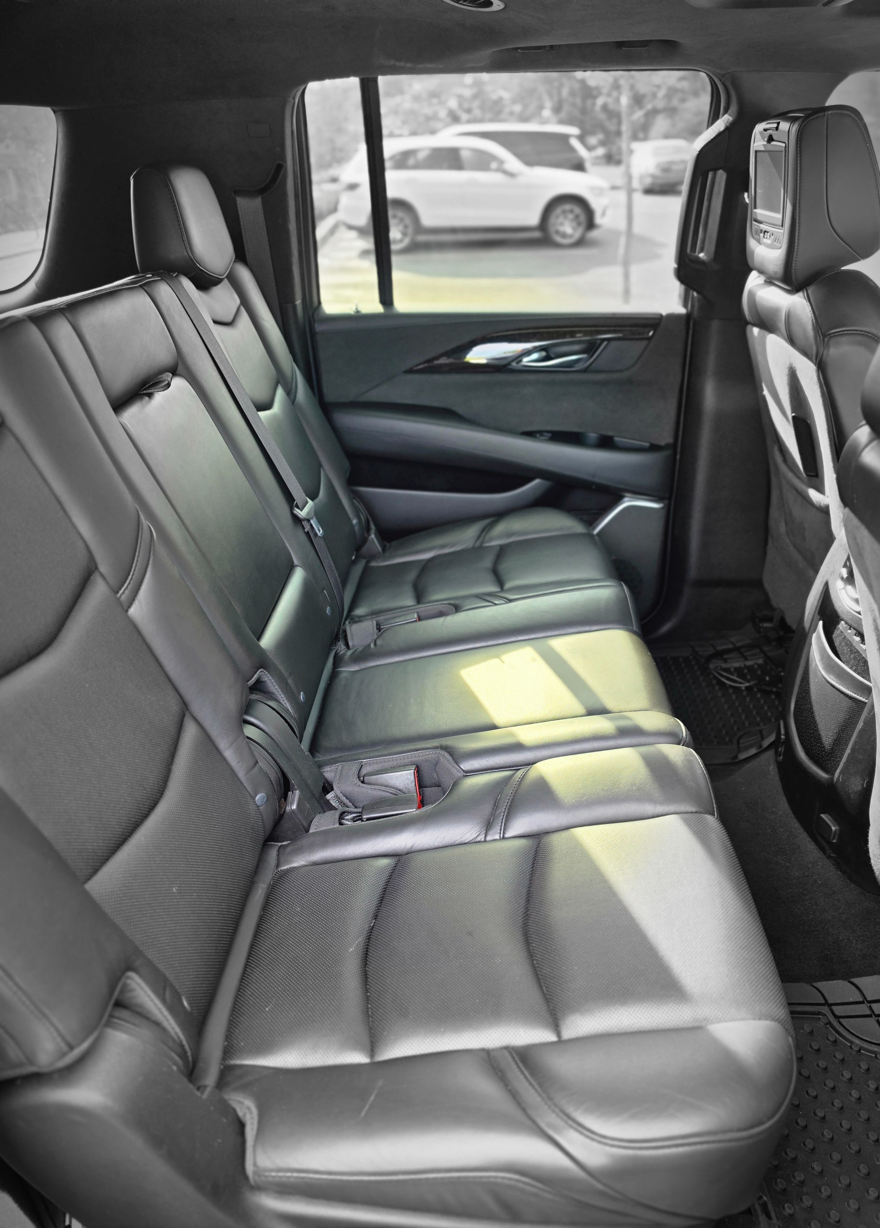 Used 2018 Cadillac Escalade ESV Platinum AWD/4WD image 14