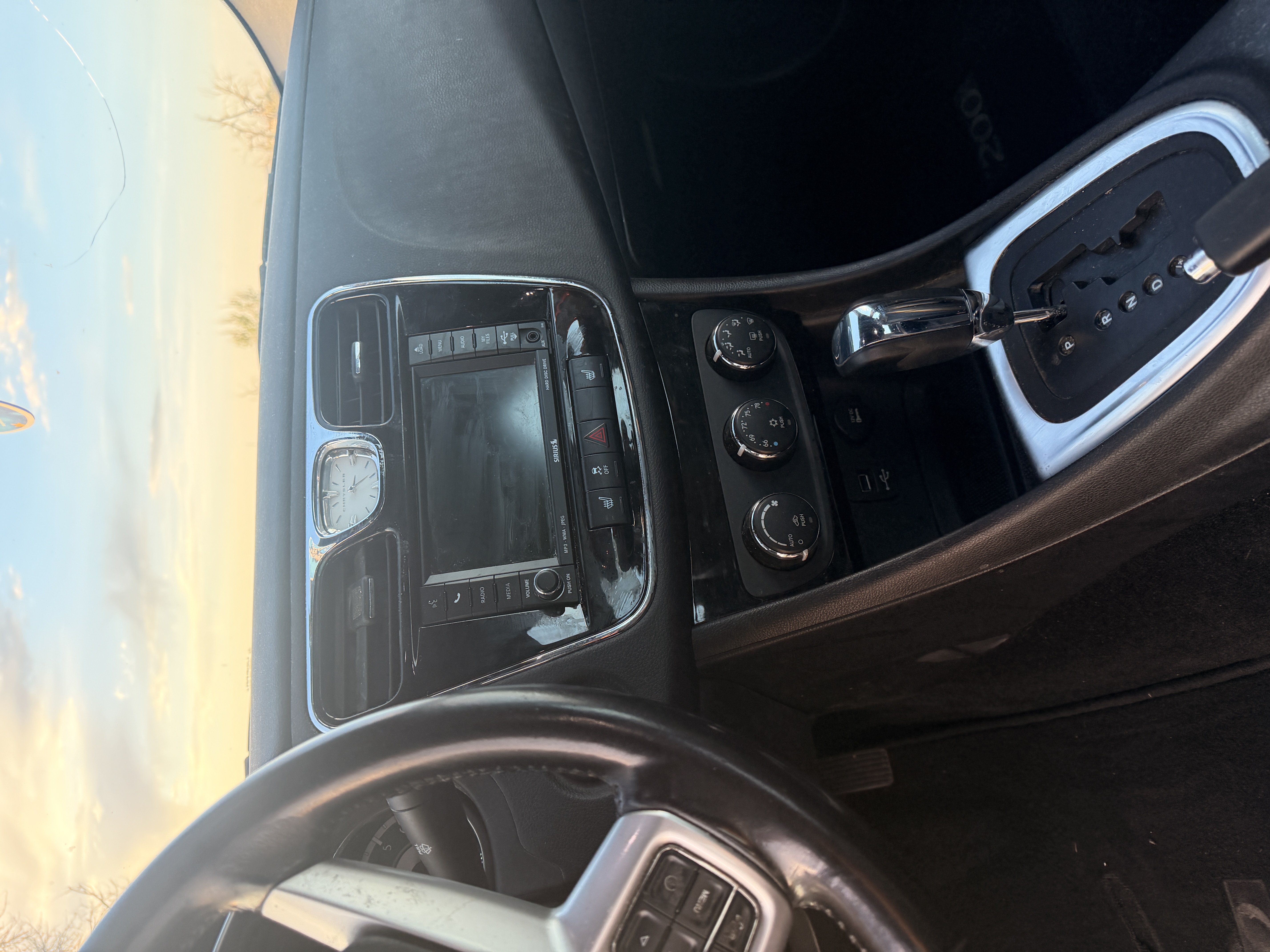 Used 2011 Chrysler 200 Limited FWD image 10