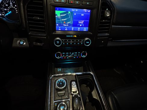 Used 2021 Ford Expedition Max Limited image 10