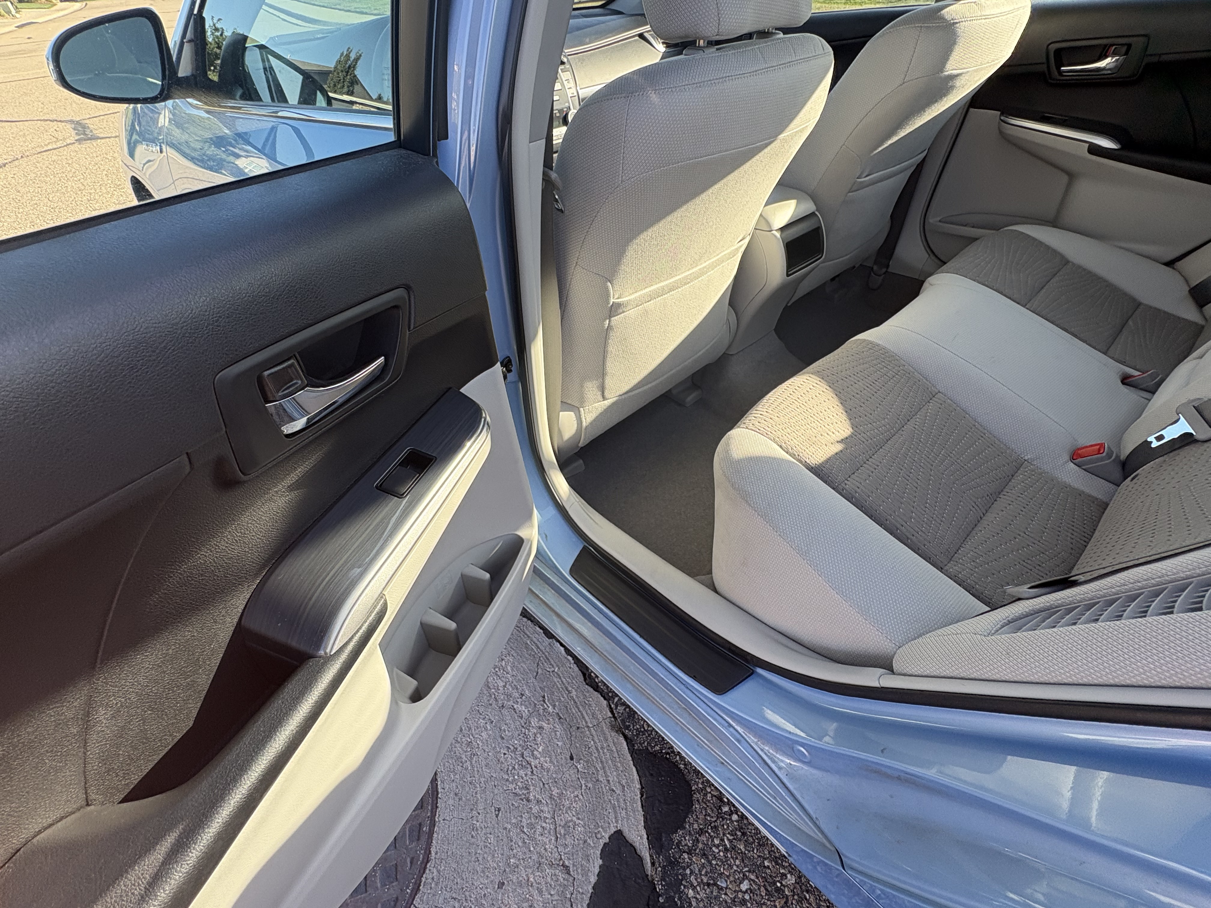 Used 2012 Toyota Camry LE FWD image 13