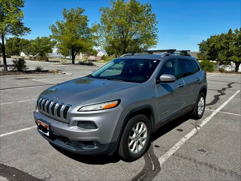 Used 2015 Jeep Cherokee Latitude image 4