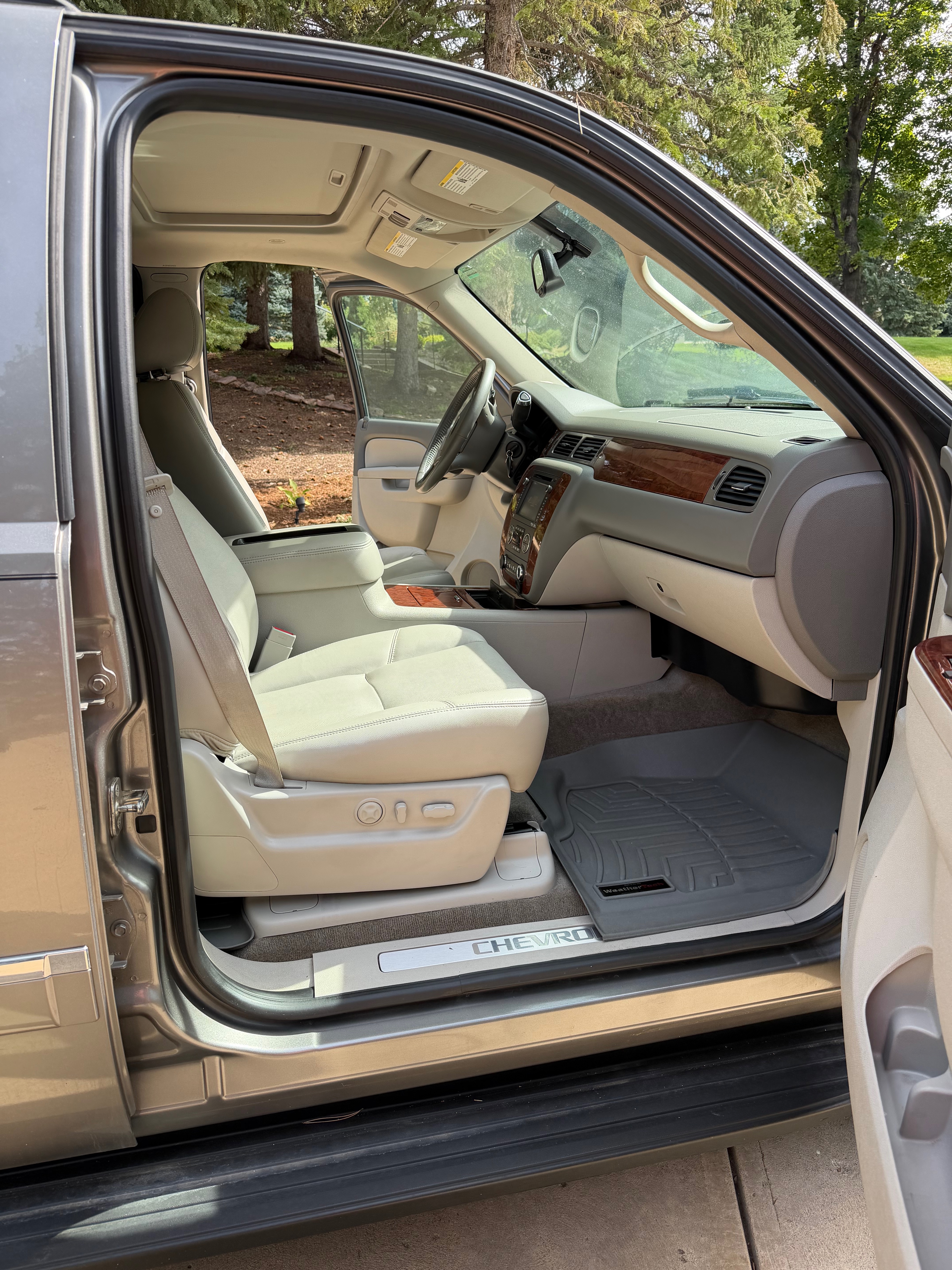 Used 2012 Chevrolet Tahoe LTZ AWD/4WD image 12