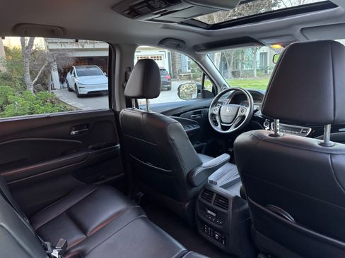 Used 2018 Honda Pilot Touring image 14