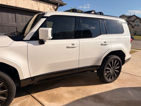 Used 2025 Lexus GX 550 w/ Accessory Package (Z1) image 20