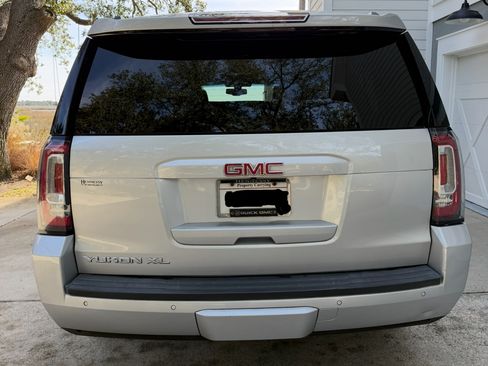 Used 2018 GMC Yukon XL SLE w/ SLE Value Package image 5