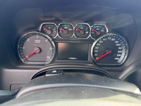 Used 2016 Chevrolet Suburban LT image 11