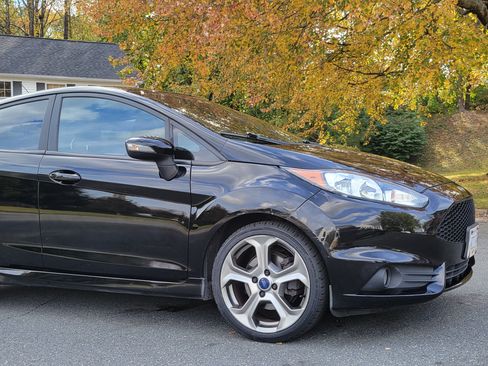 Used 2016 Ford Fiesta ST image 1