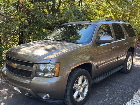 Used 2013 Chevrolet Tahoe LT w/ Luxury Package image 2