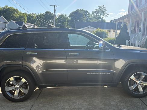 Used 2014 Jeep Grand Cherokee Limited w/ Trailer Tow Group IV AWD/4WD image 2