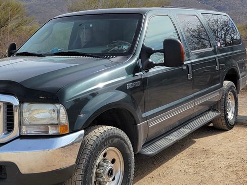 Used 2004 Ford Excursion XLT image 4