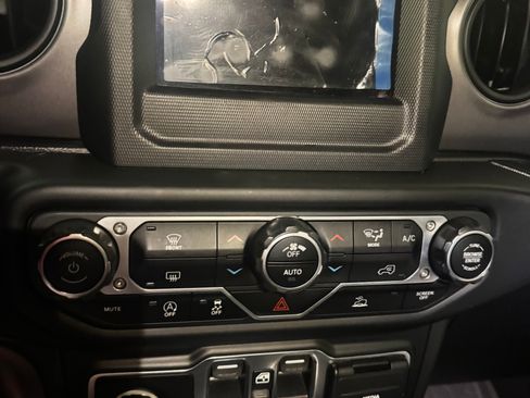 Used 2023 Jeep Wrangler Unlimited Sport AWD/4WD image 12