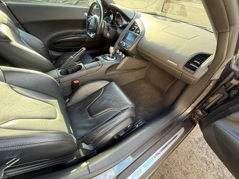 Used 2012 Audi R8 V10 image 4