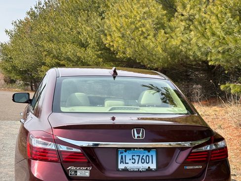 Used 2017 Honda Accord Hybrid Sedan image 6