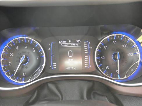 Used 2021 Chrysler Voyager Lxi image 14