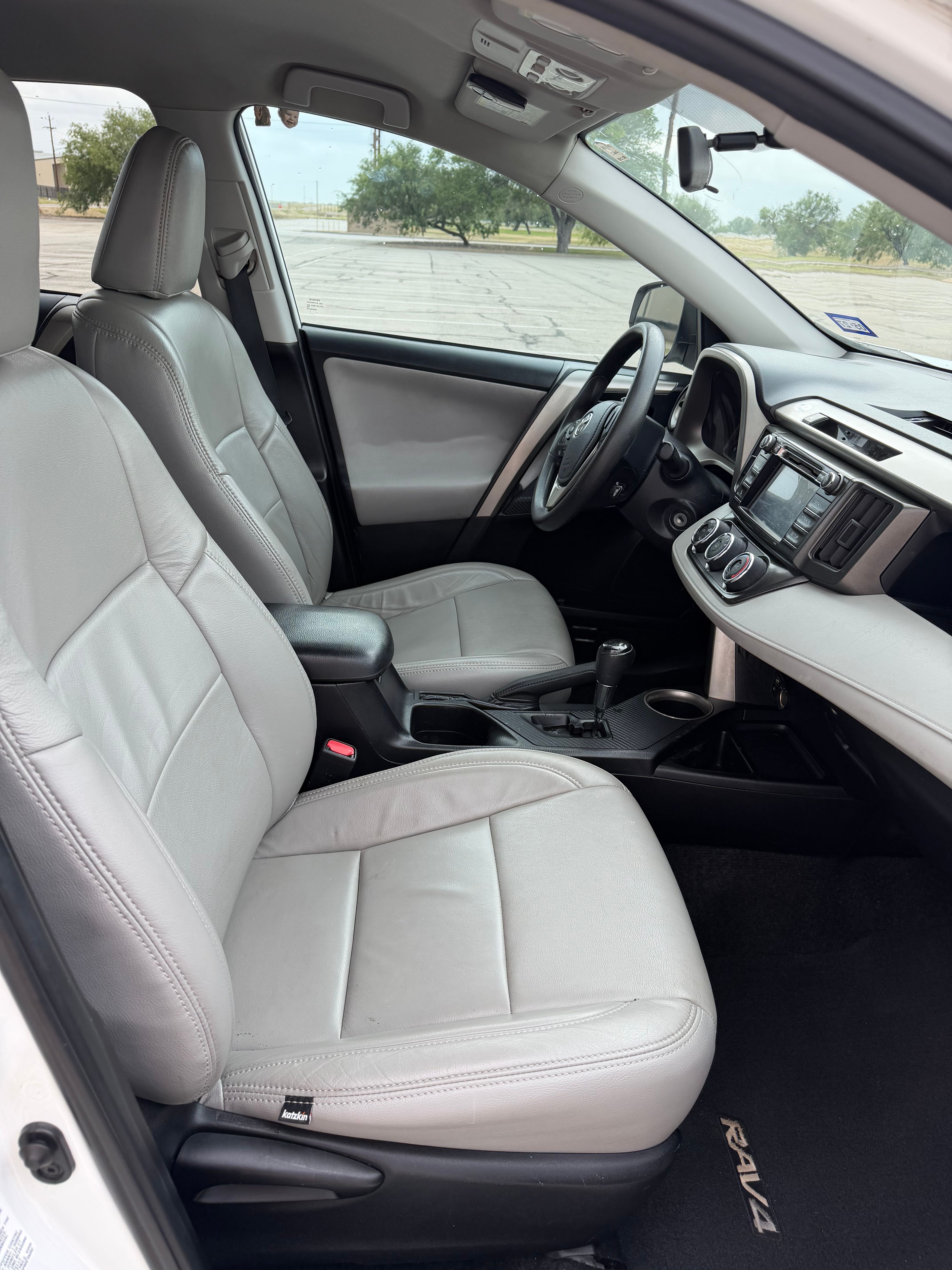 Used 2015 Toyota RAV4 LE FWD image 16