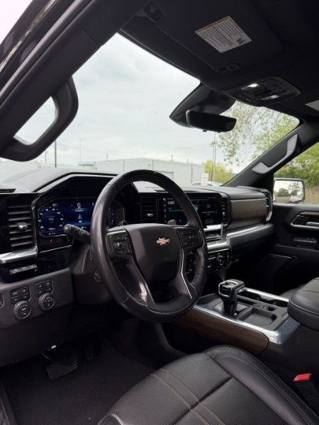 Used 2024 Chevrolet Silverado 1500 High Country w/ Technology Package AWD/4WD image 14