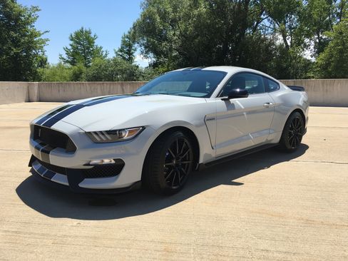 Used 2017 Ford Mustang Shelby GT350 RWD image 4