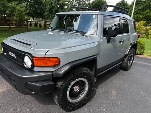 Used 2013 Toyota FJ Cruiser 4WD w/ Trail Teams Special Edition image 2