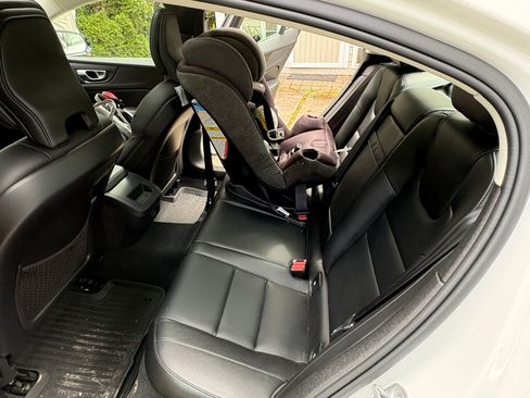 Used 2024 Volvo S60 B5 Core image 8