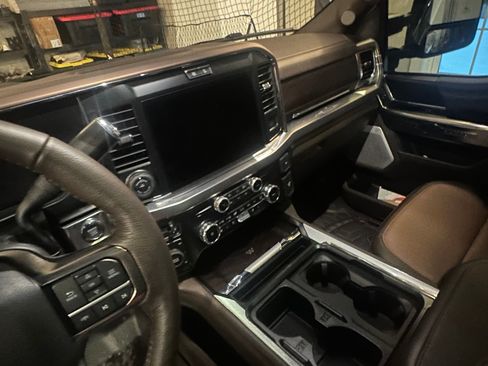 Used 2025 Ford F350 King Ranch w/ FX4 Off-Road Package image 9