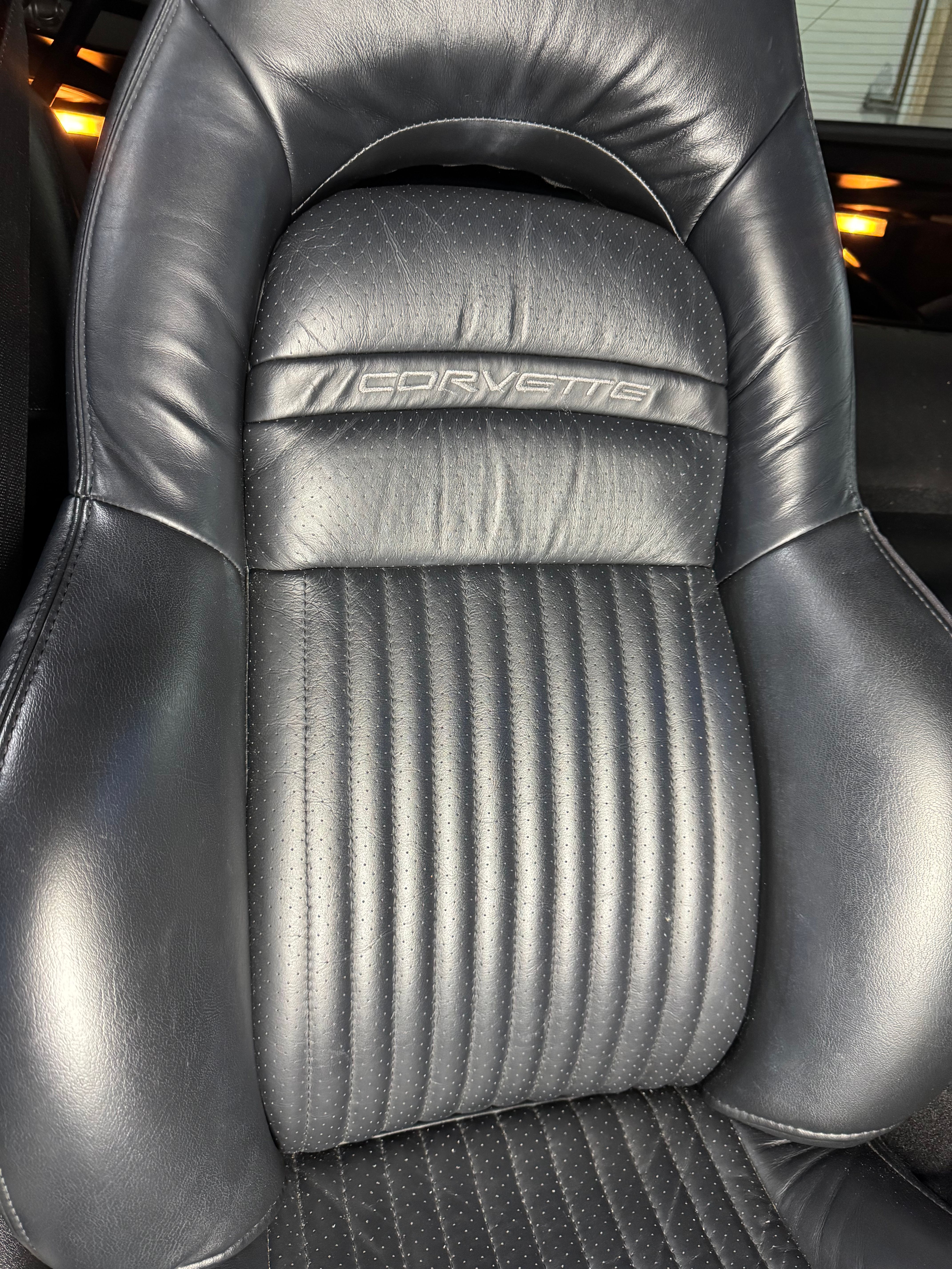 Used 2001 Chevrolet Corvette Coupe w/ Preferred Equipment Group2 RWD image 12