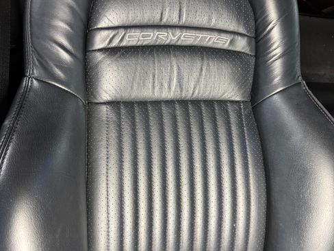 Used 2001 Chevrolet Corvette Coupe w/ Preferred Equipment Group2 RWD image 12