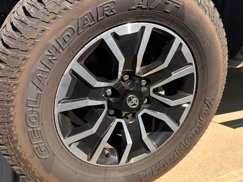 Used 2021 Toyota Tacoma TRD Sport w/ Technology Package image 20