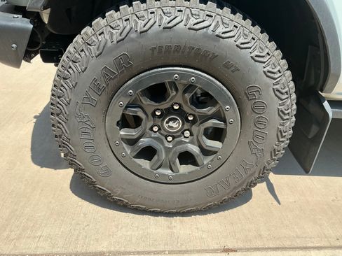 Used 2024 Ford Bronco Wildtrak image 5