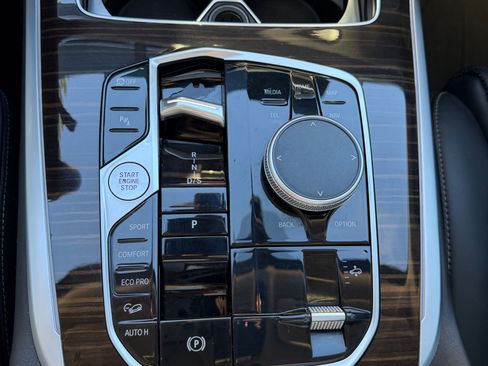 Used 2023 BMW X7 xDrive40i w/ Premium Package image 9