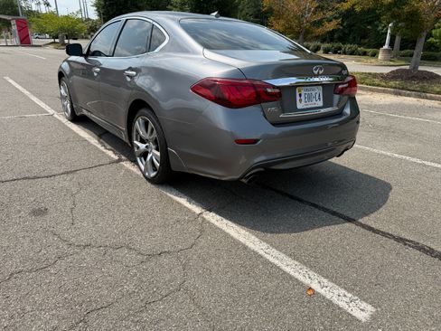 Used 2017 INFINITI Q70 5.6 w/ Sport Package AWD/4WD image 10
