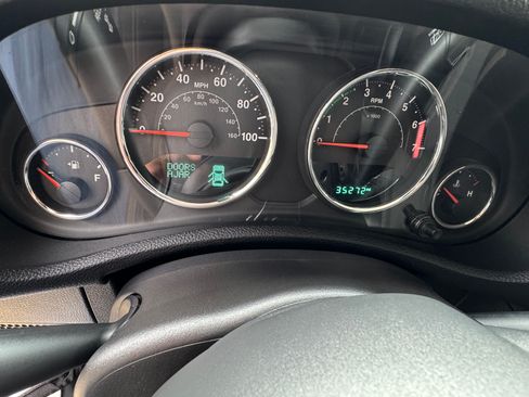 Used 2017 Jeep Wrangler Unlimited Sahara w/ Connectivity Group image 14